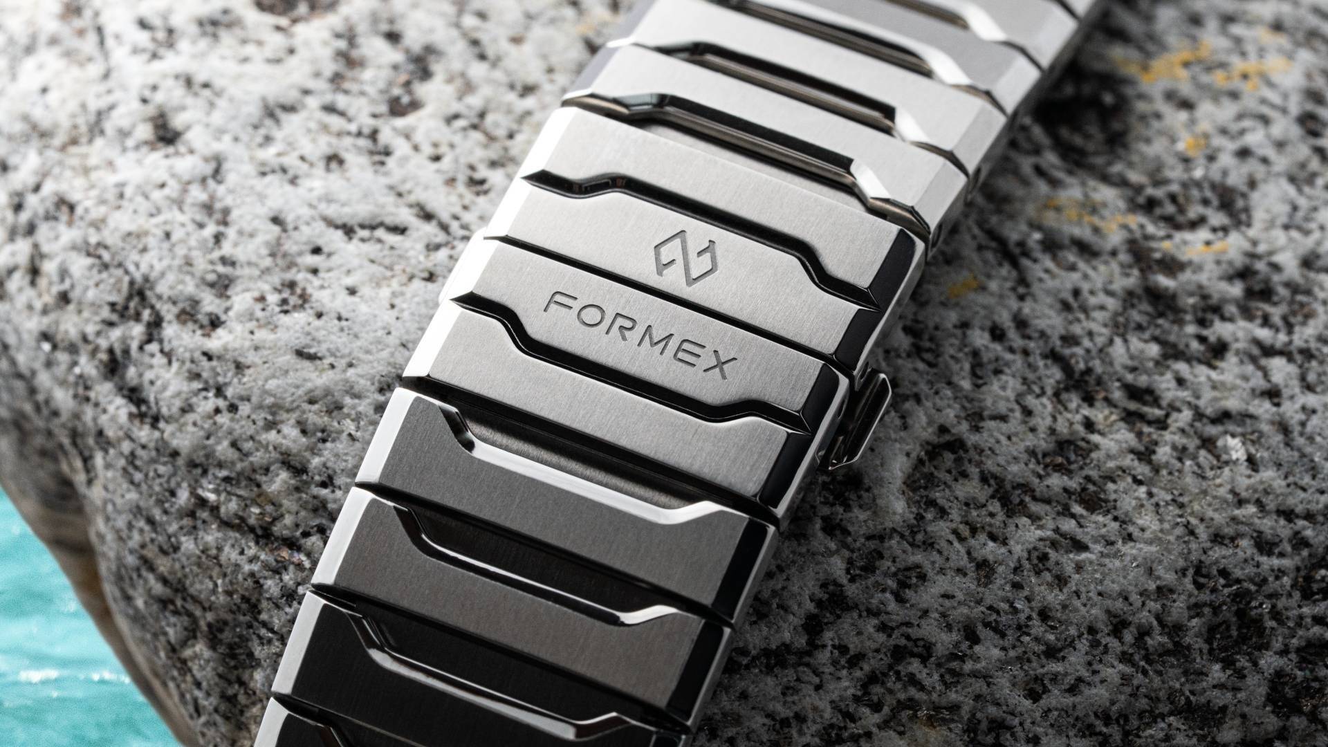 Formex ARIA Manufacture Chronometer — integrated titanium bracelet detail